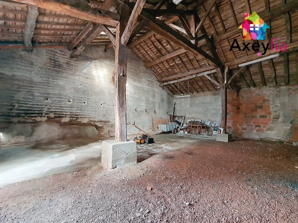 Maison à vendre à Mélay — Rénovation et potentiel avec garage large