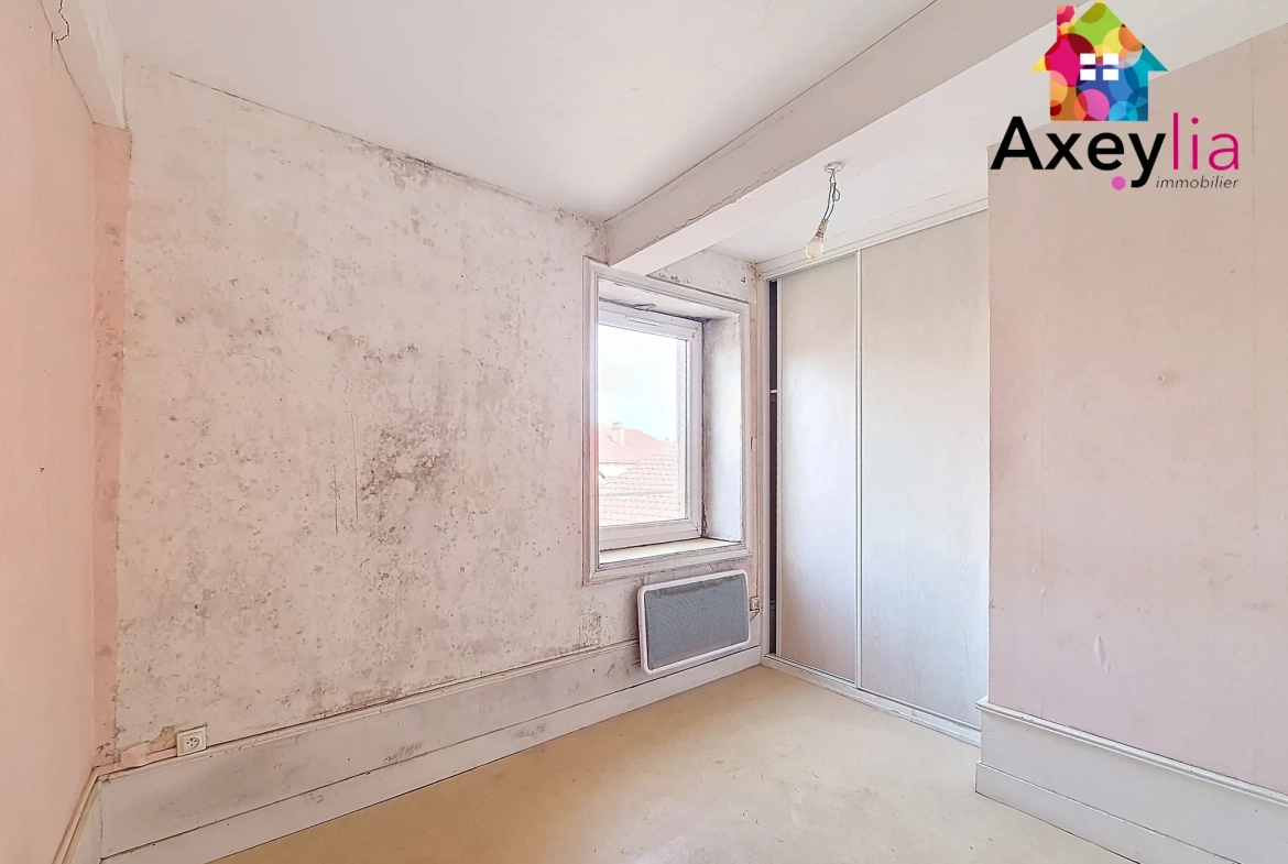 Maison à vendre à Mélay — Rénovation et potentiel avec garage large 