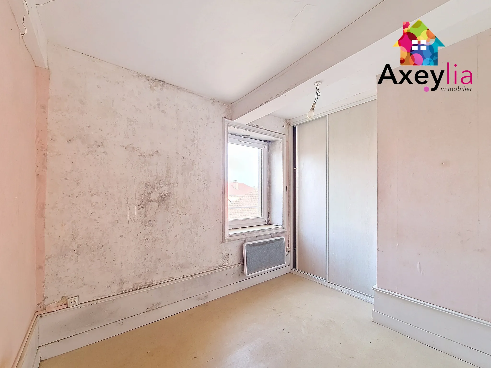 Maison à vendre à Mélay — Rénovation et potentiel avec garage large 