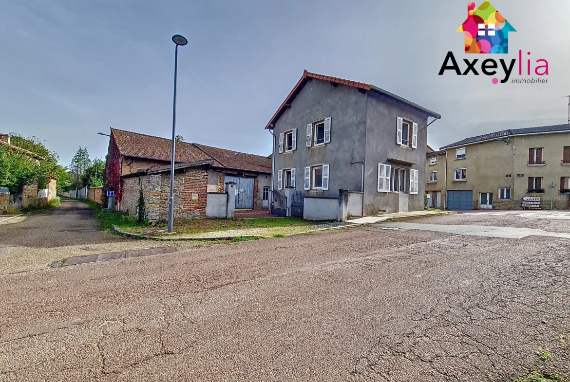 Maison à vendre à Mélay — Rénovation et potentiel avec garage large 