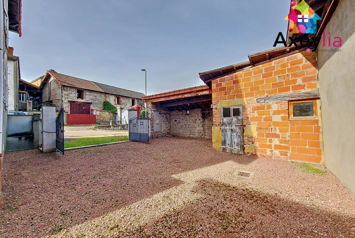Maison à vendre à Mélay — Rénovation et potentiel avec garage large 