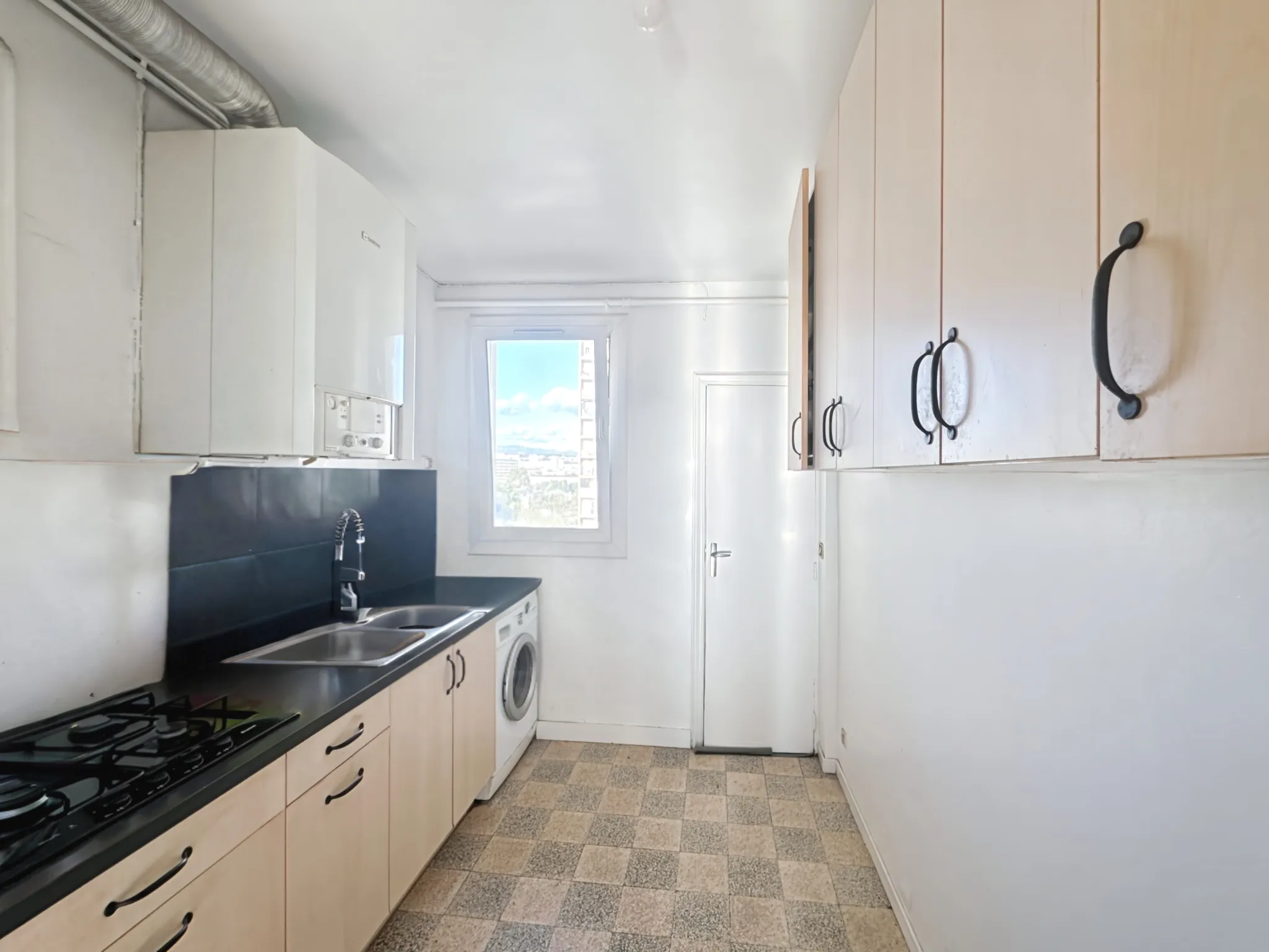 Bel appartement de 54,92m² à Marseille, 2 chambres, balcon, dernier étage, rénovation récente 