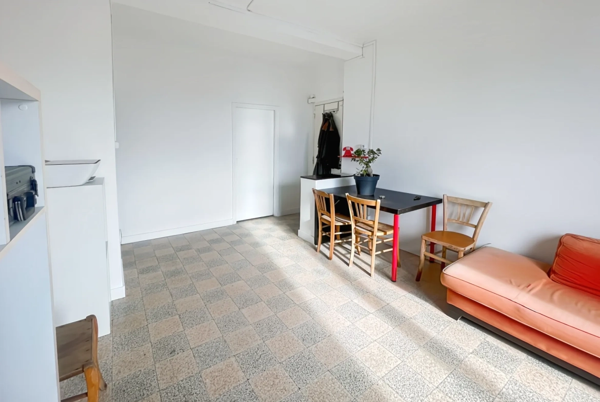 Bel appartement de 54,92m² à Marseille, 2 chambres, balcon, dernier étage, rénovation récente 