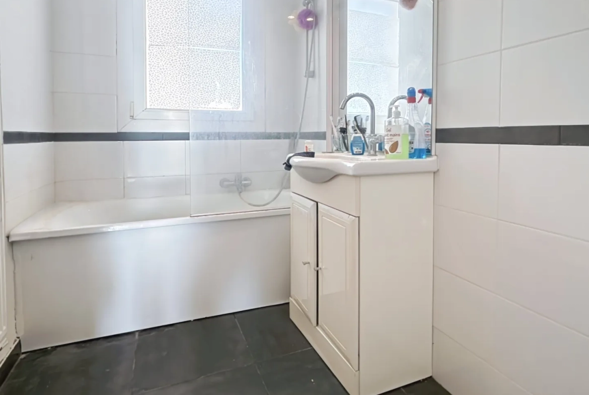 Bel appartement de 54,92m² à Marseille, 2 chambres, balcon, dernier étage, rénovation récente 