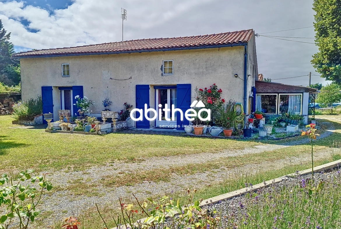 Maison de 160 m² avec 3 chambres et jardin à Brie-sous-Mortagne 