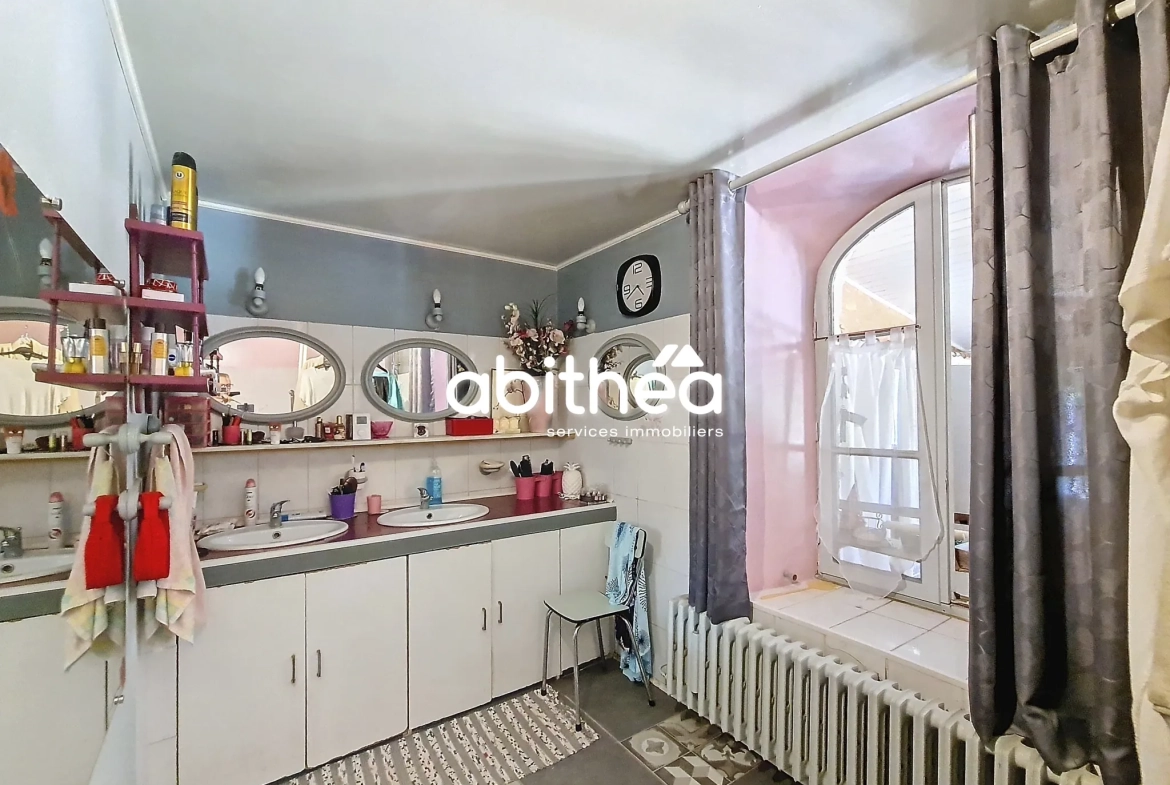 Maison de 160 m² avec 3 chambres et jardin à Brie-sous-Mortagne 
