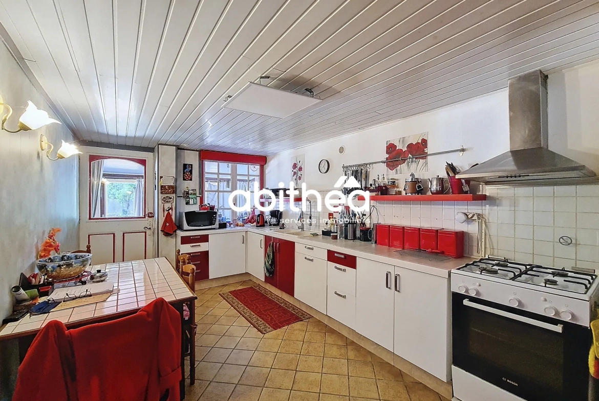 Maison de 160 m² avec 3 chambres et jardin à Brie-sous-Mortagne 