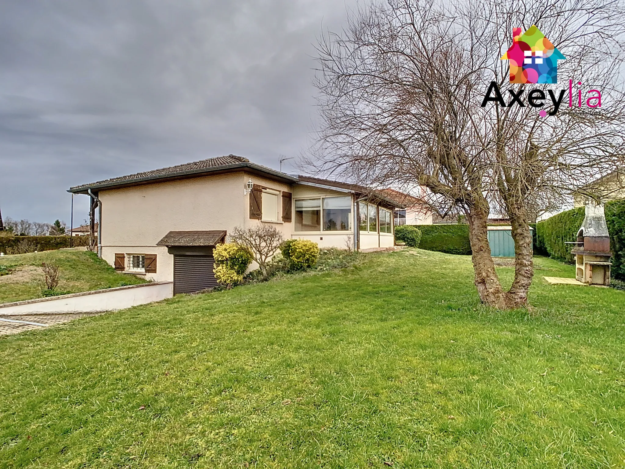 Belle maison avec 3 chambres, garage et terrain constructible à Saint-Romain-la-Motte 