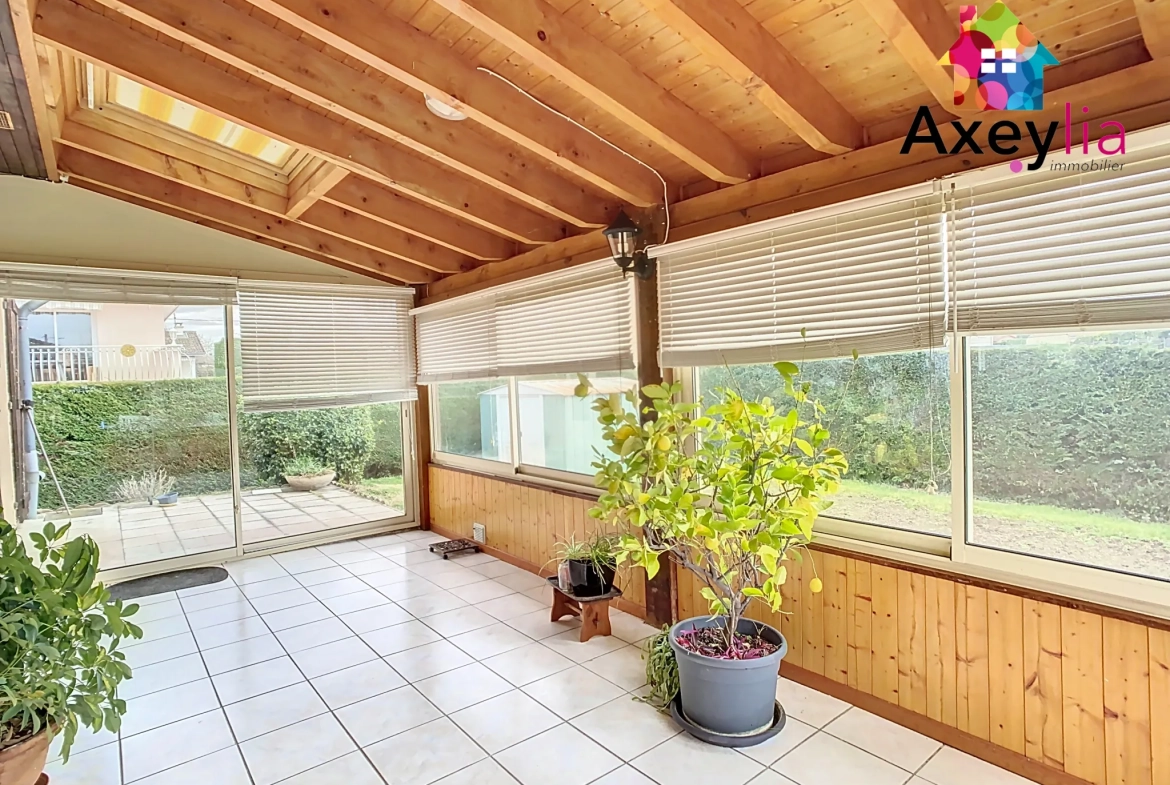 Belle maison avec 3 chambres, garage et terrain constructible à Saint-Romain-la-Motte 