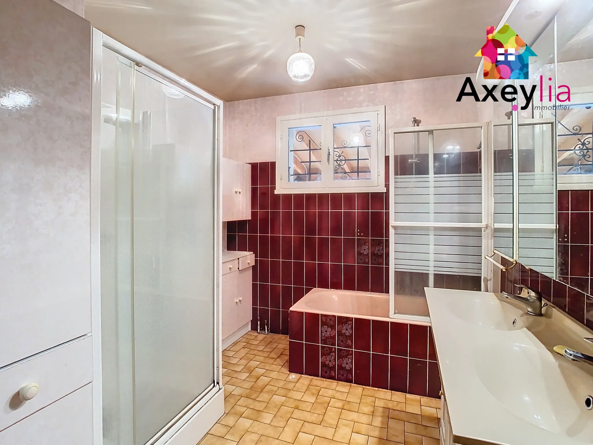 Belle maison avec 3 chambres, garage et terrain constructible à Saint-Romain-la-Motte 
