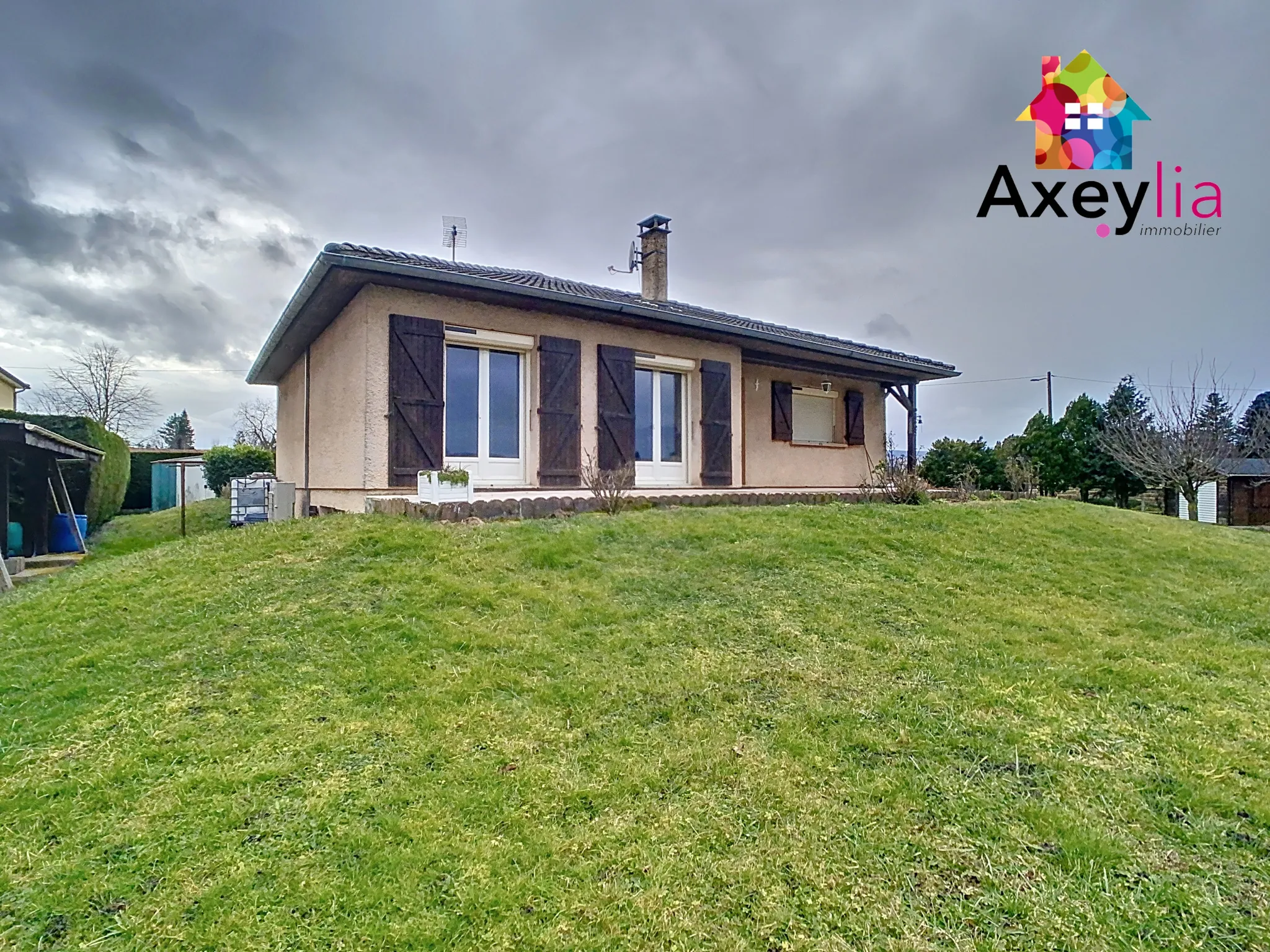 Belle maison avec 3 chambres, garage et terrain constructible à Saint-Romain-la-Motte 