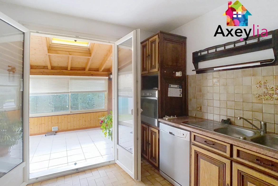 Belle maison avec 3 chambres, garage et terrain constructible à Saint-Romain-la-Motte 
