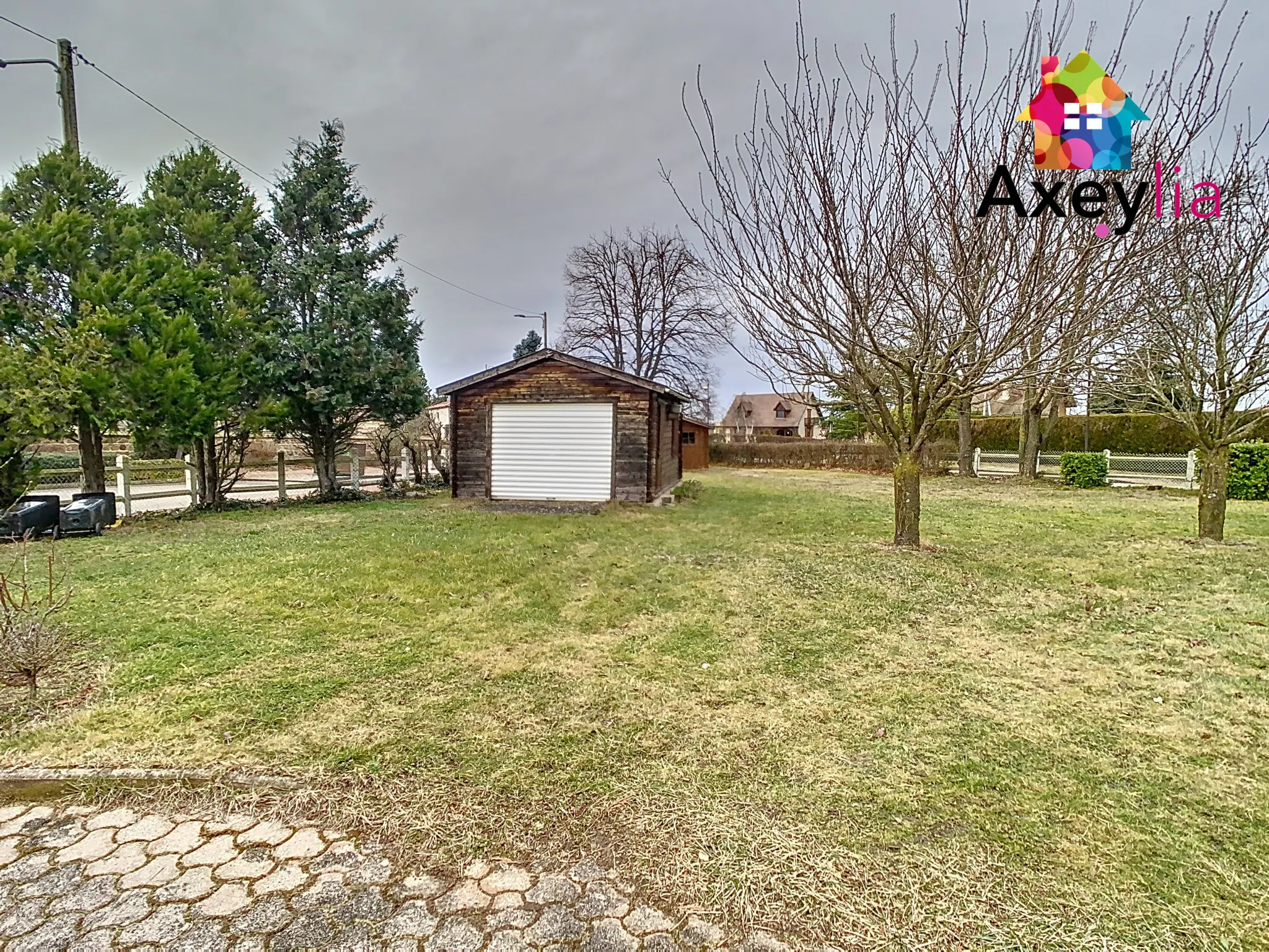 Belle maison avec 3 chambres, garage et terrain constructible à Saint-Romain-la-Motte 