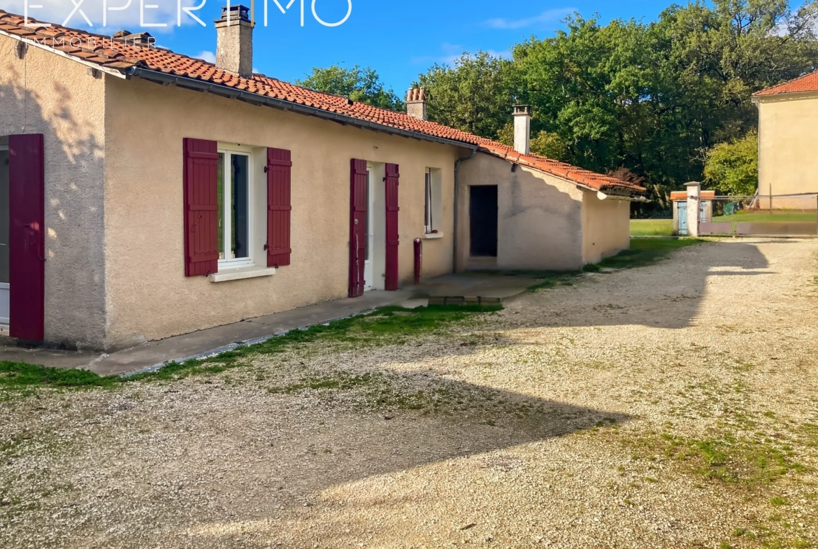 Maison de plain-pied récente avec 3 chambres et terrain clos à Segonzac 