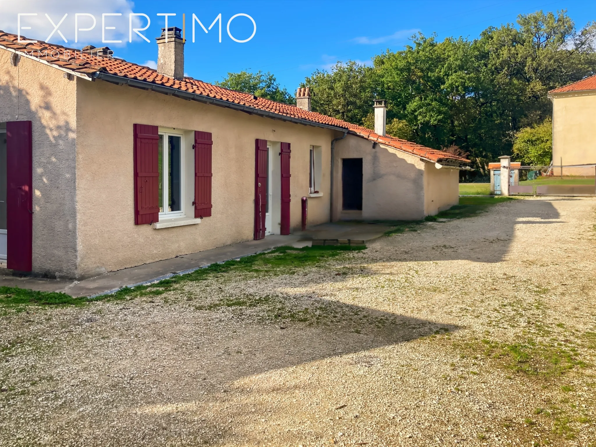 Maison de plain-pied récente avec 3 chambres et terrain clos à Segonzac 