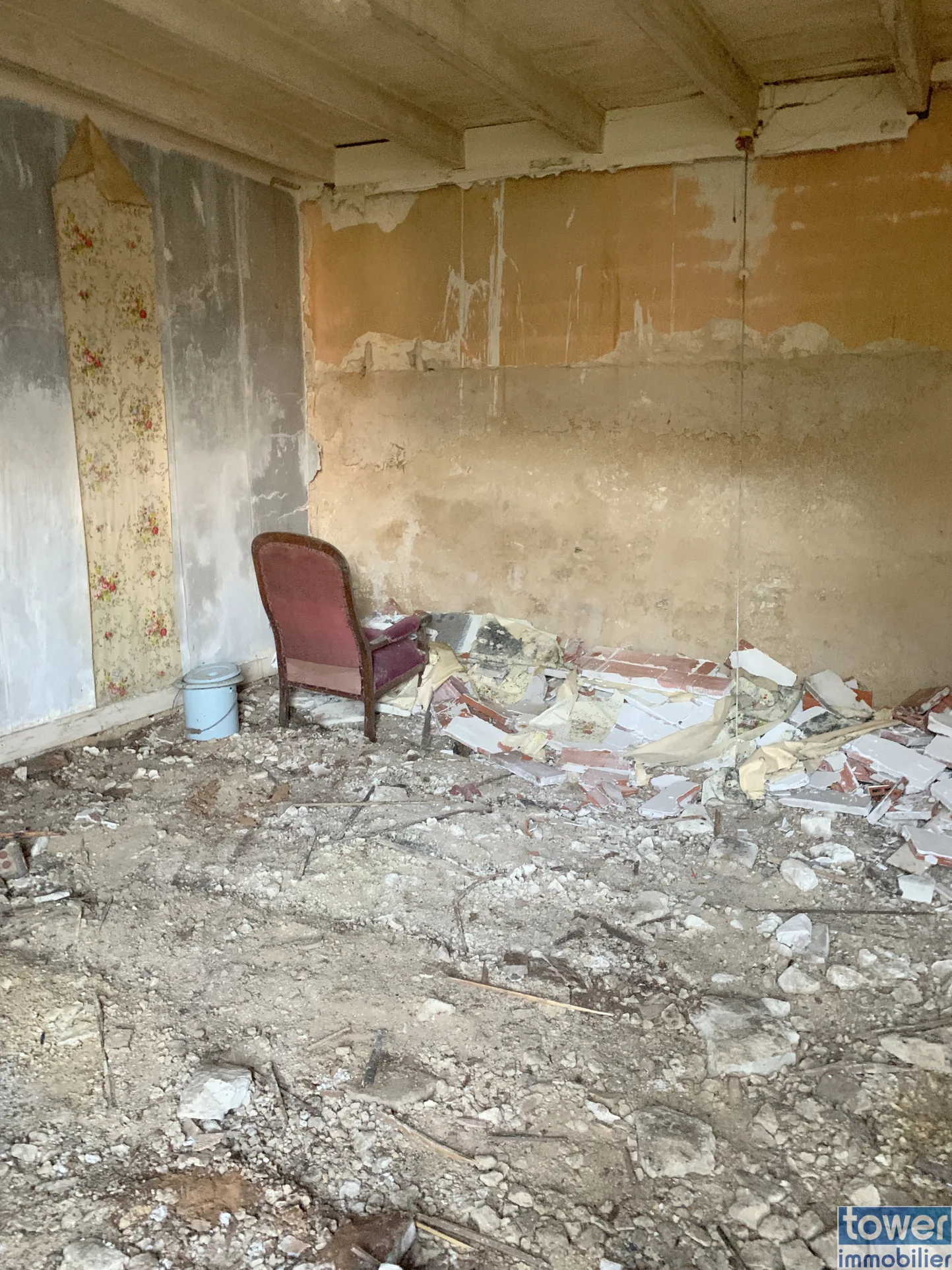 Maison à rénover de 90 m² avec dépendances à Matha (17160) 
