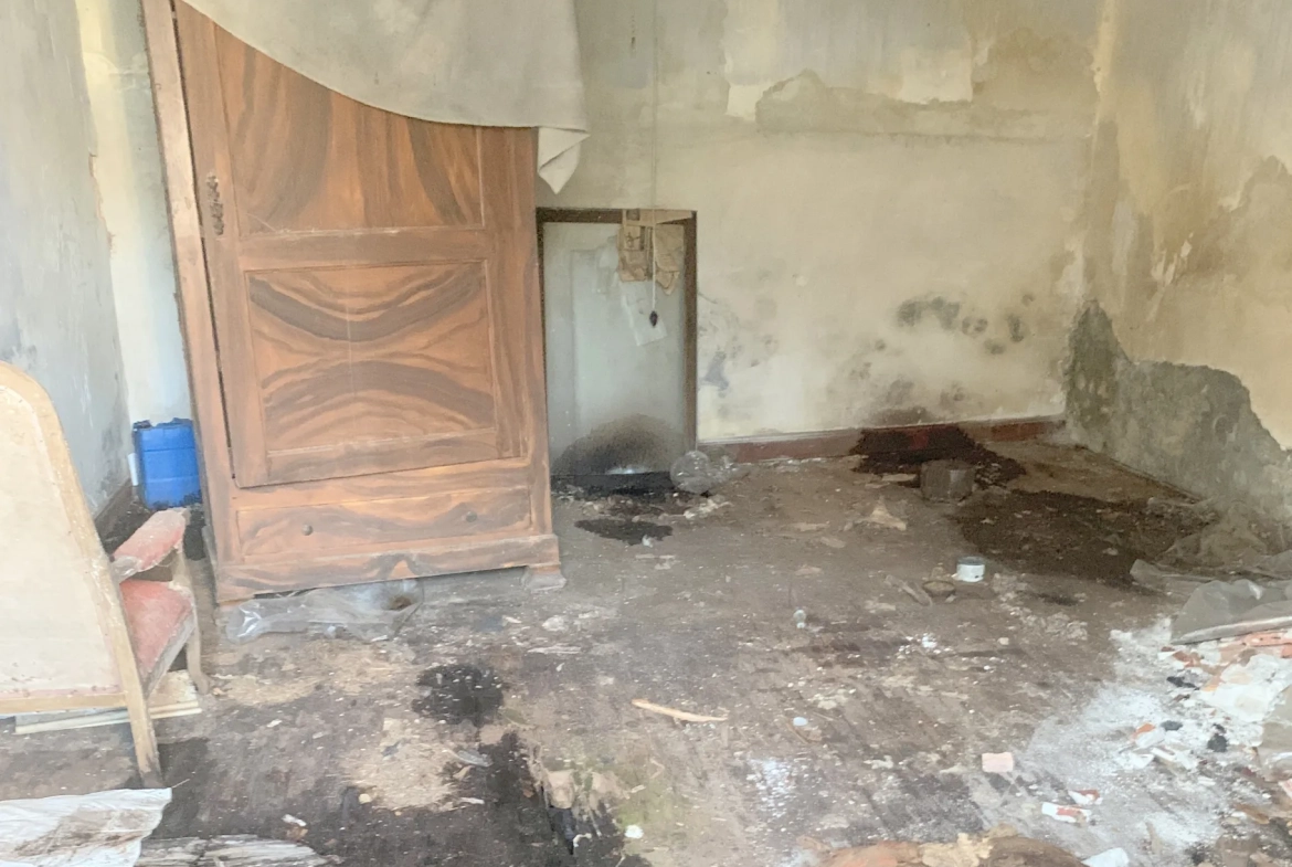 Maison à rénover de 90 m² avec dépendances à Matha (17160) 