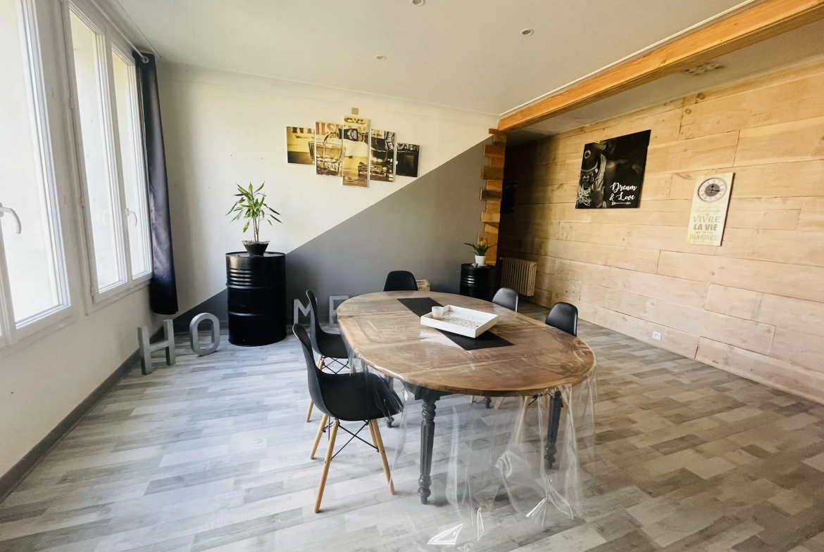 Belle maison familiale avec grand terrain à Cuhon, calme et potentielle extension 