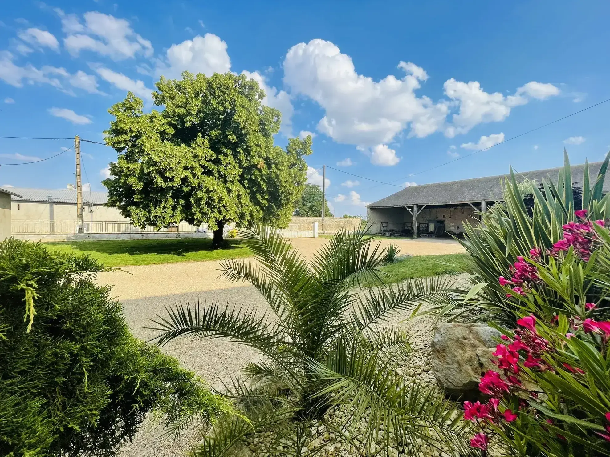 Belle maison familiale avec grand terrain à Cuhon, calme et potentielle extension 
