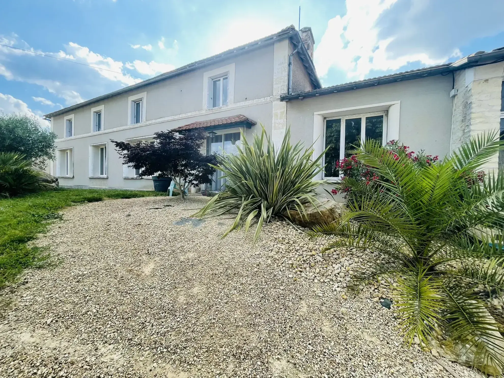 Belle maison familiale avec grand terrain à Cuhon, calme et potentielle extension 