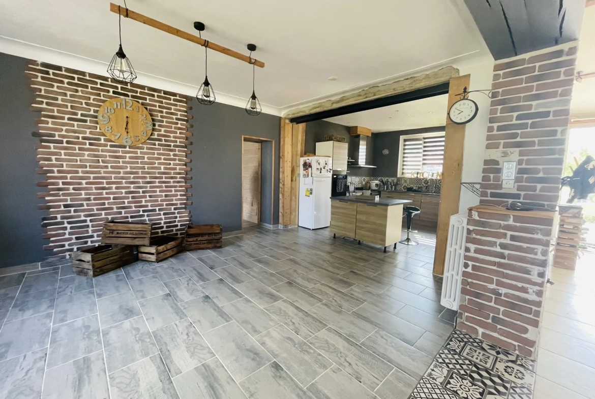 Belle maison familiale avec grand terrain à Cuhon, calme et potentielle extension 