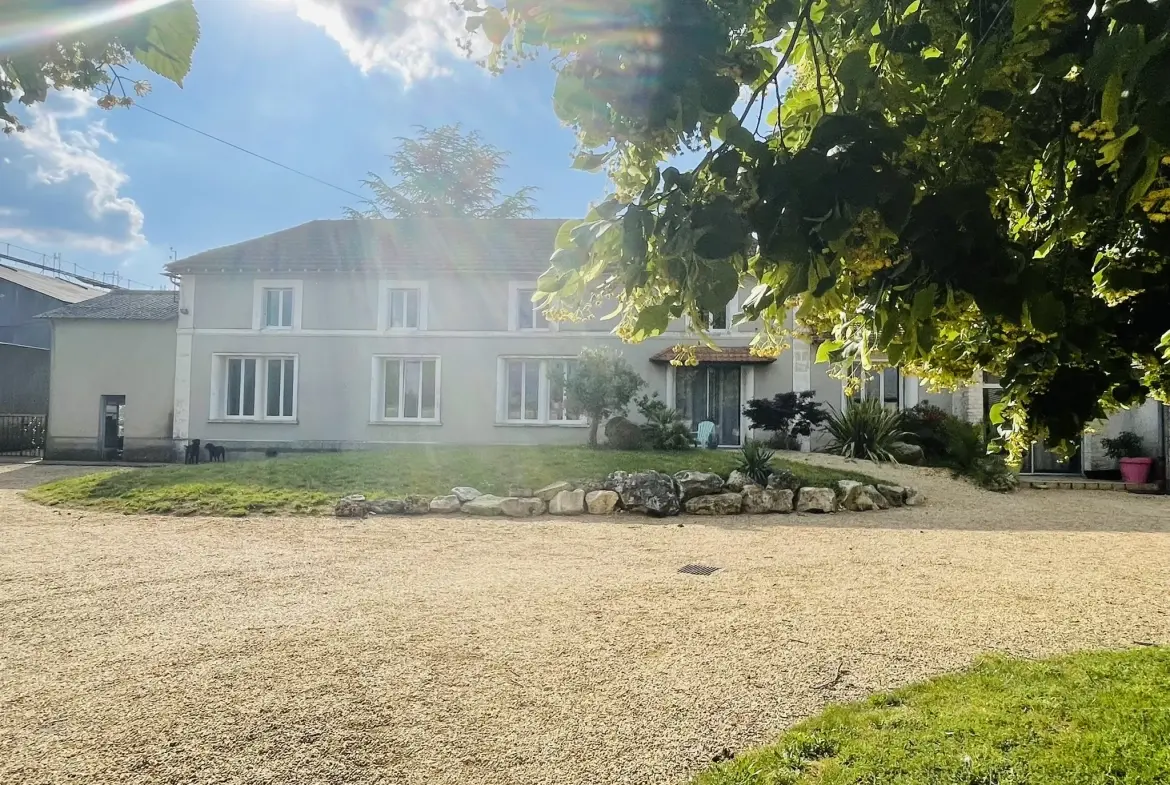 Belle maison familiale avec grand terrain à Cuhon, calme et potentielle extension 