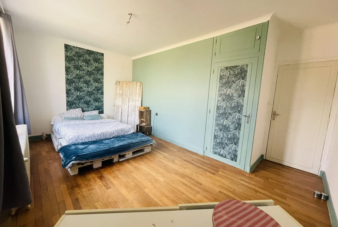 Belle maison familiale avec grand terrain à Cuhon, calme et potentielle extension 