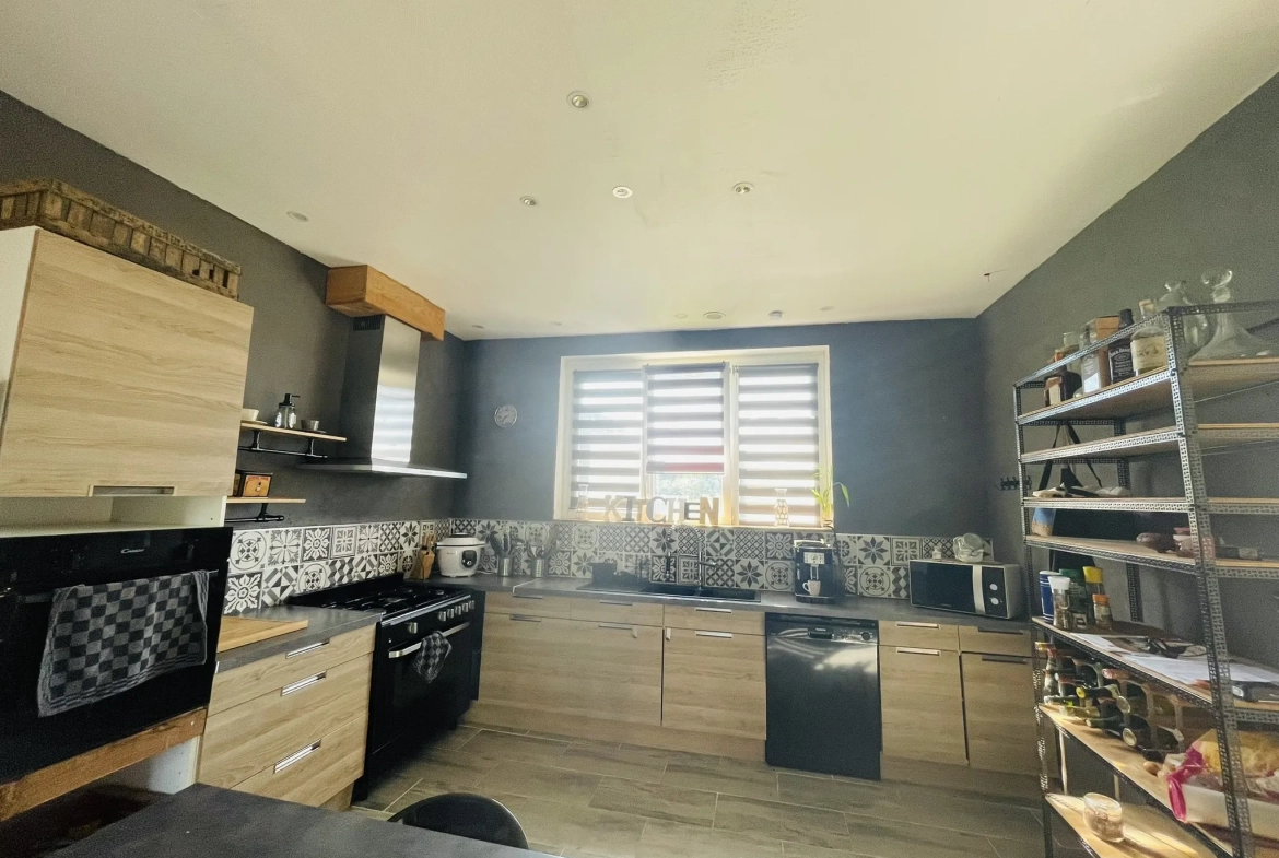 Belle maison familiale avec grand terrain à Cuhon, calme et potentielle extension 