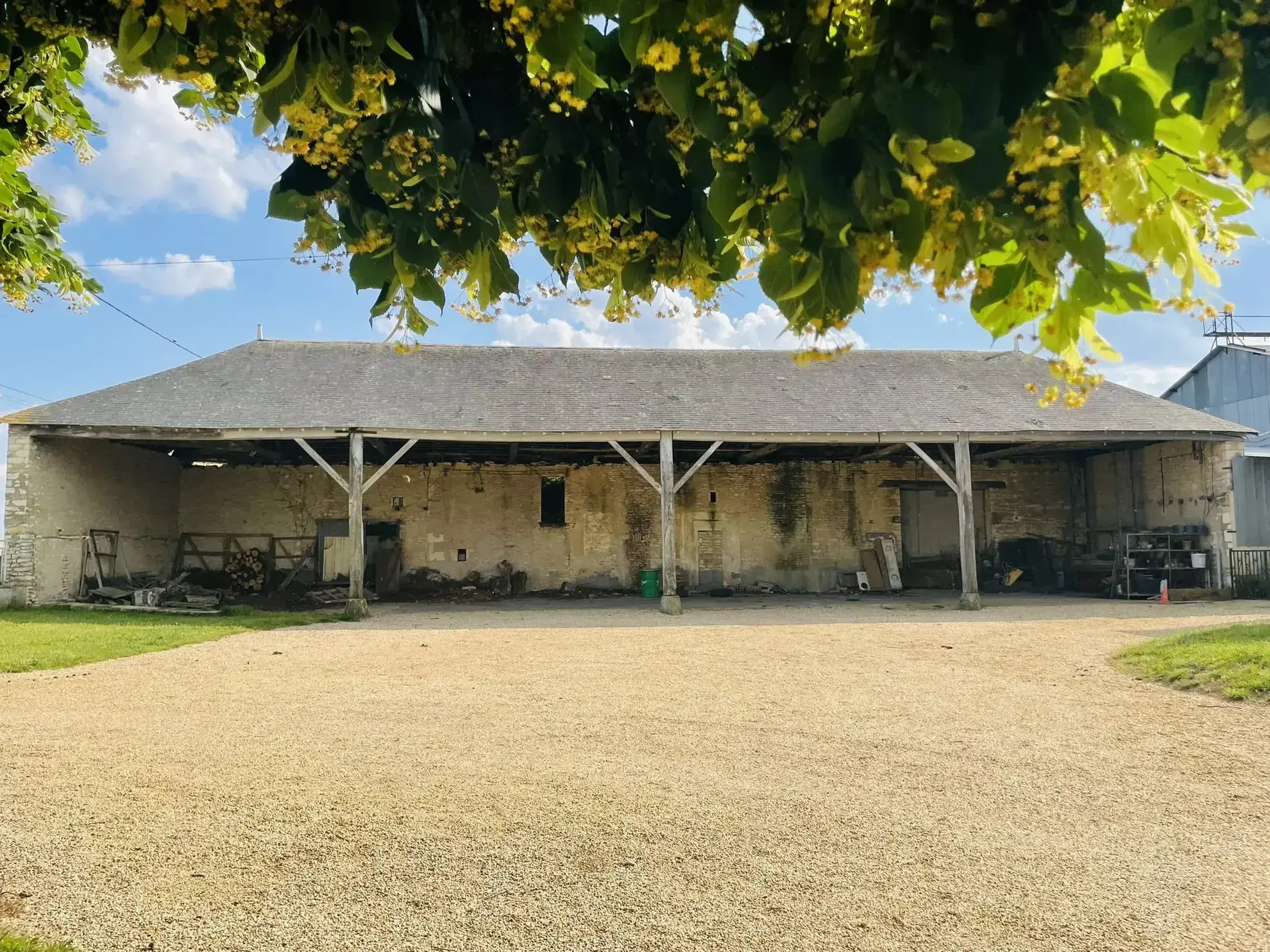 Belle maison familiale avec grand terrain à Cuhon, calme et potentielle extension 