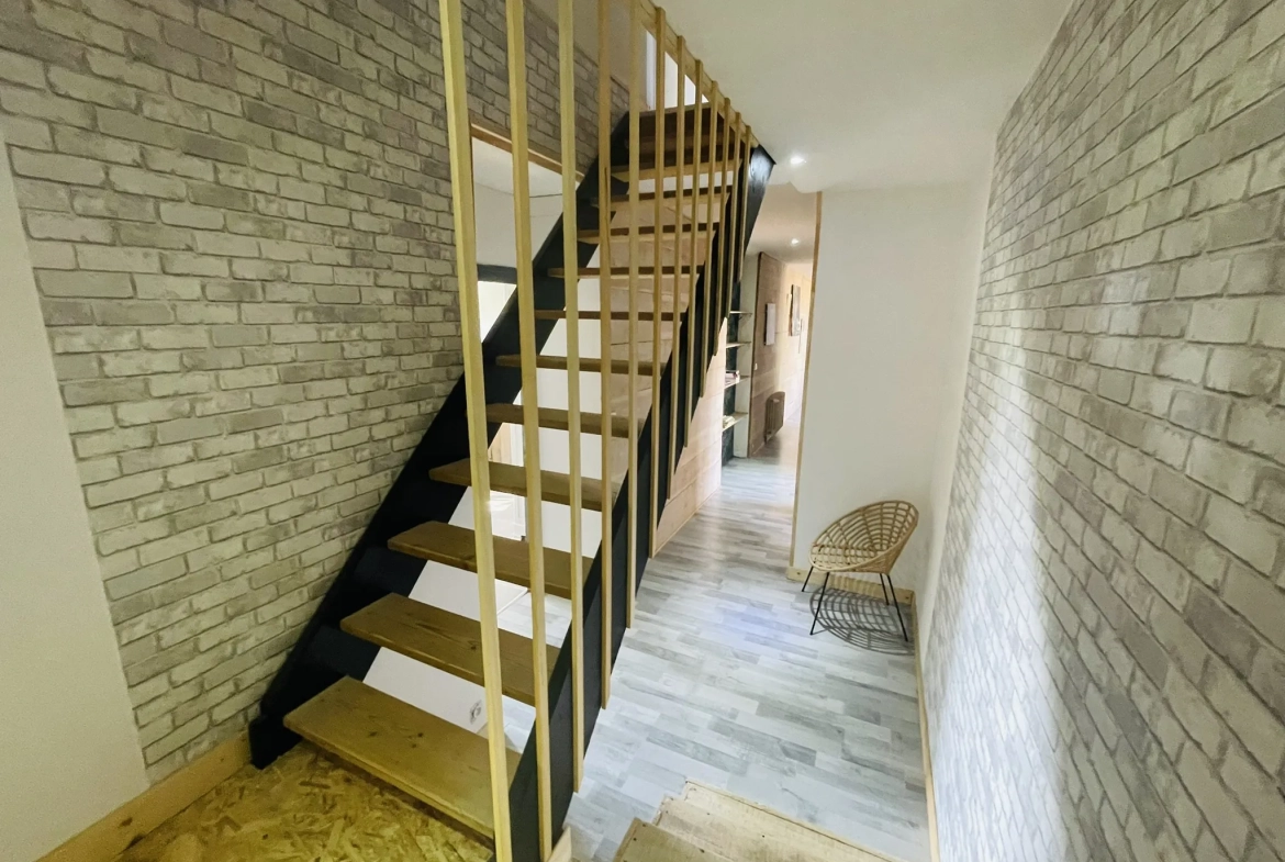 Belle maison familiale avec grand terrain à Cuhon, calme et potentielle extension 
