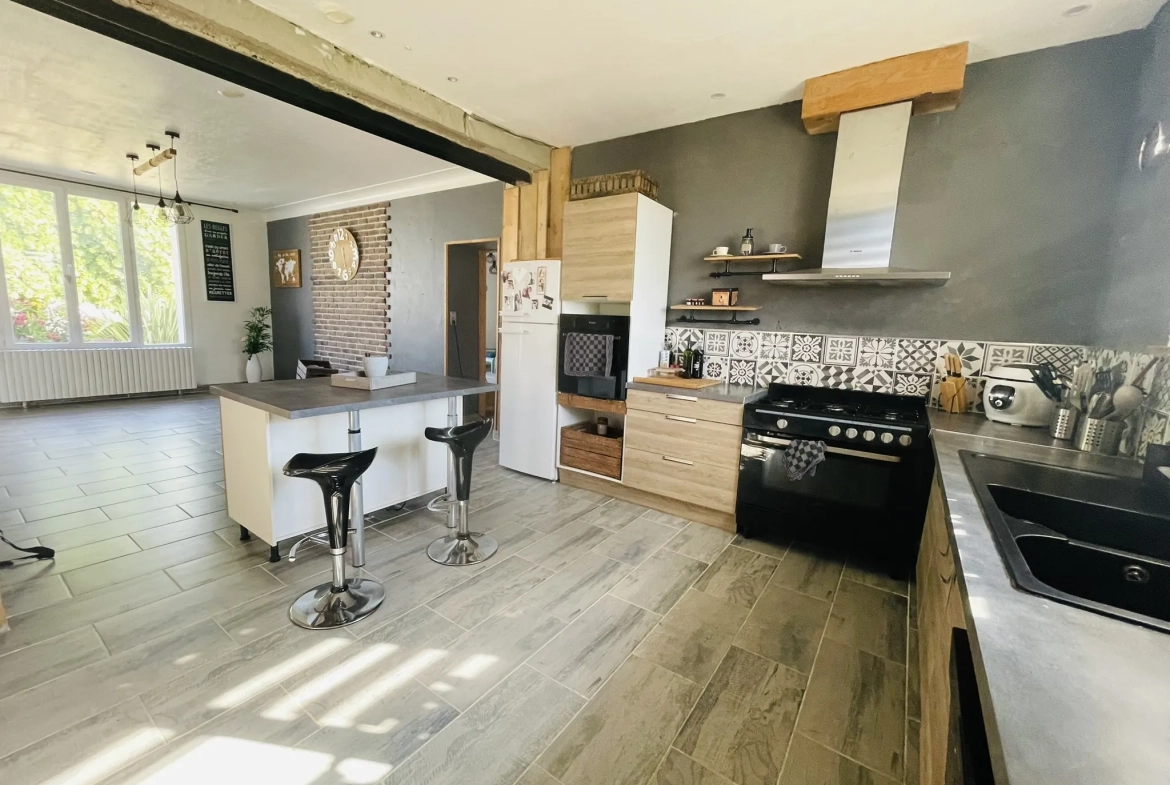 Belle maison familiale avec grand terrain à Cuhon, calme et potentielle extension 