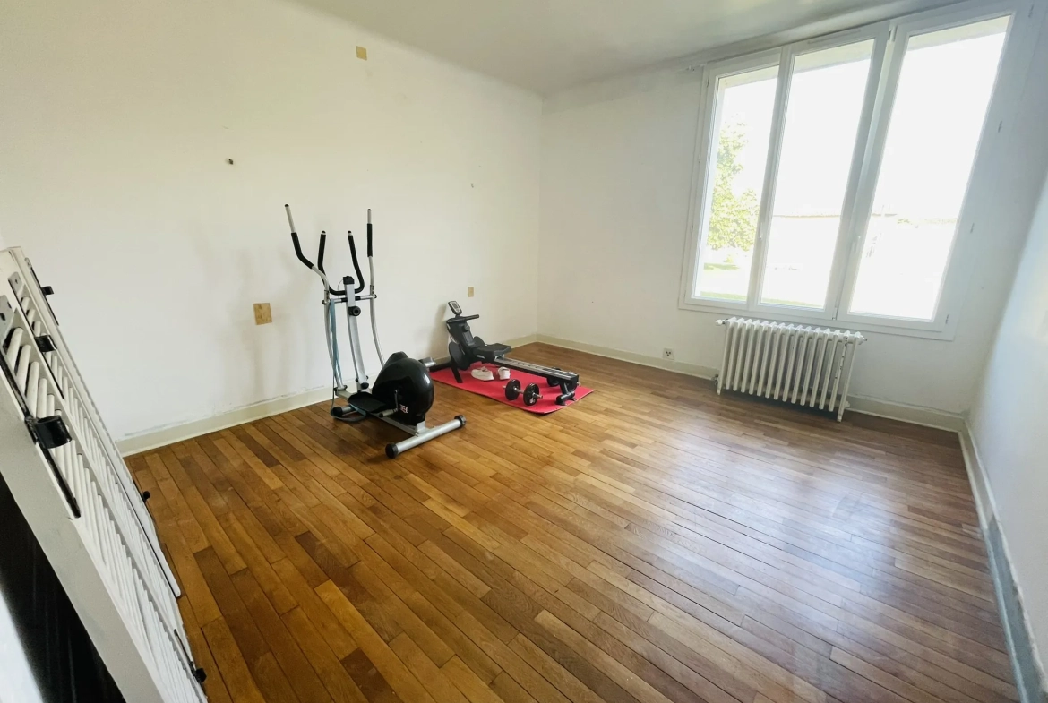 Belle maison familiale avec grand terrain à Cuhon, calme et potentielle extension 