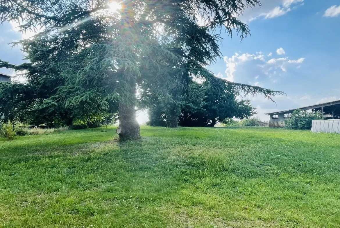 Belle maison familiale avec grand terrain à Cuhon, calme et potentielle extension 