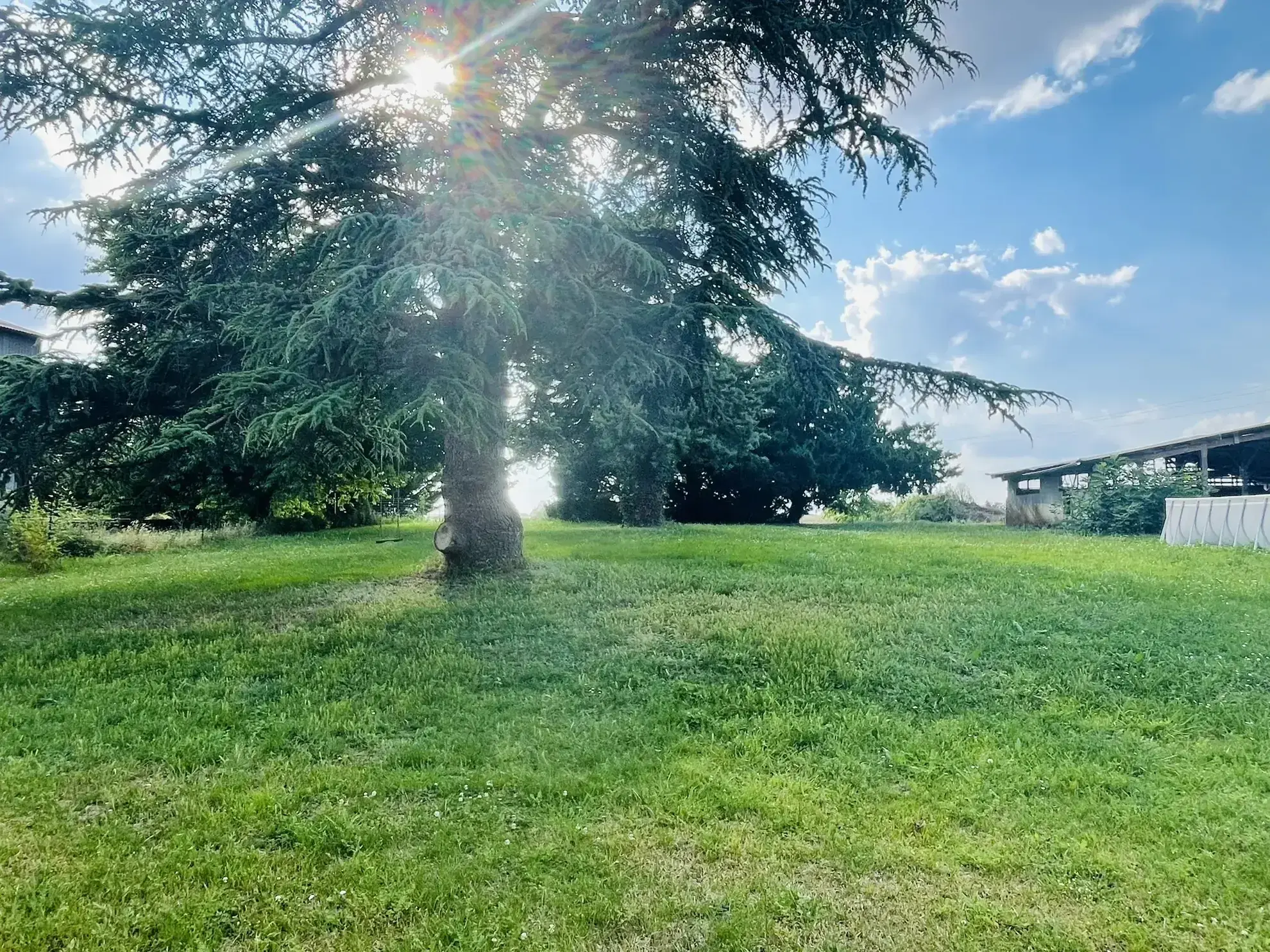 Belle maison familiale avec grand terrain à Cuhon, calme et potentielle extension 