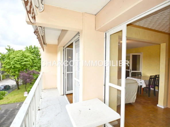 Appartement 3 pièces avec cave, garage et vue dégagée à Sainte-Foy-lès-Lyon 