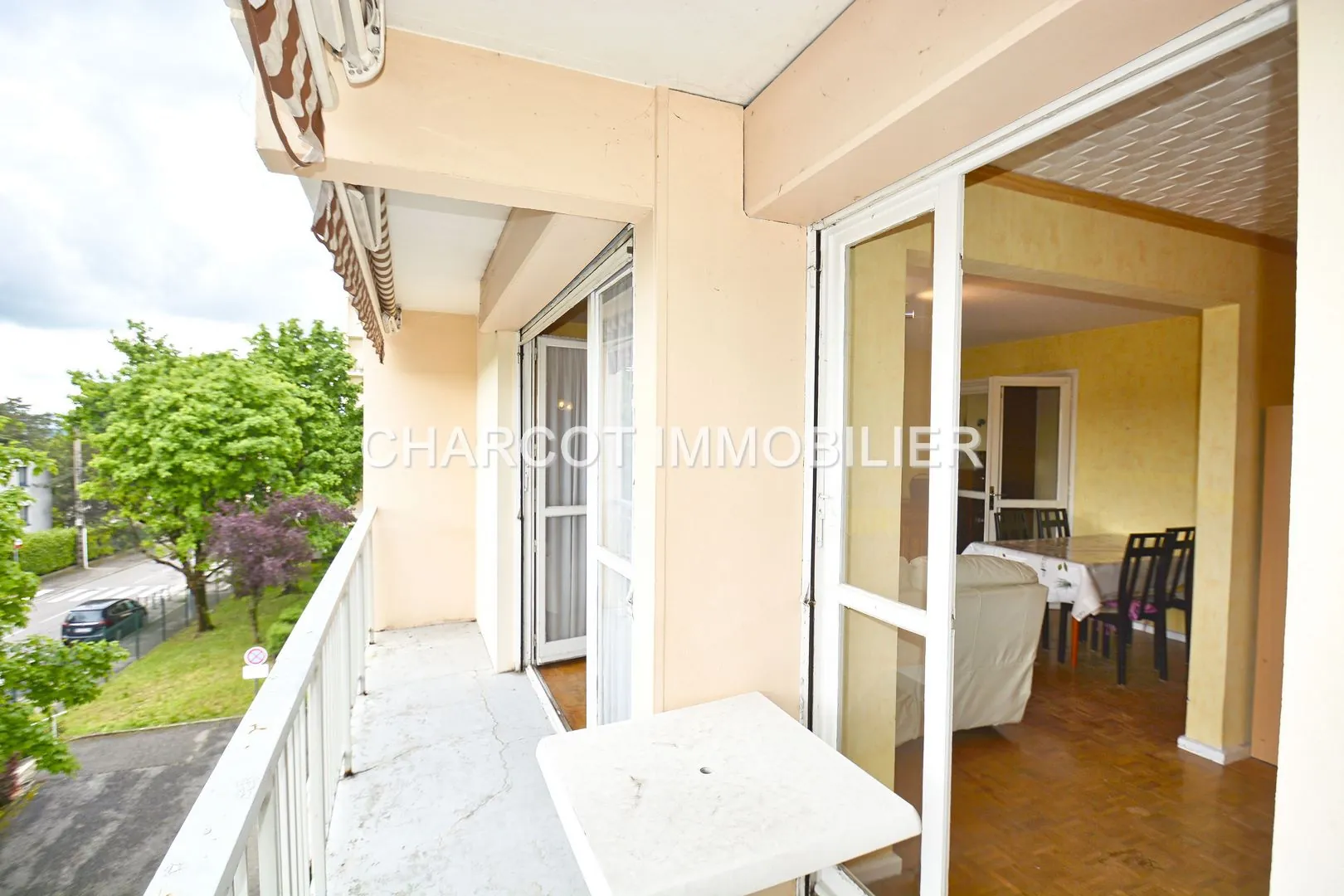 Appartement 3 pièces avec cave, garage et vue dégagée à Sainte-Foy-lès-Lyon 