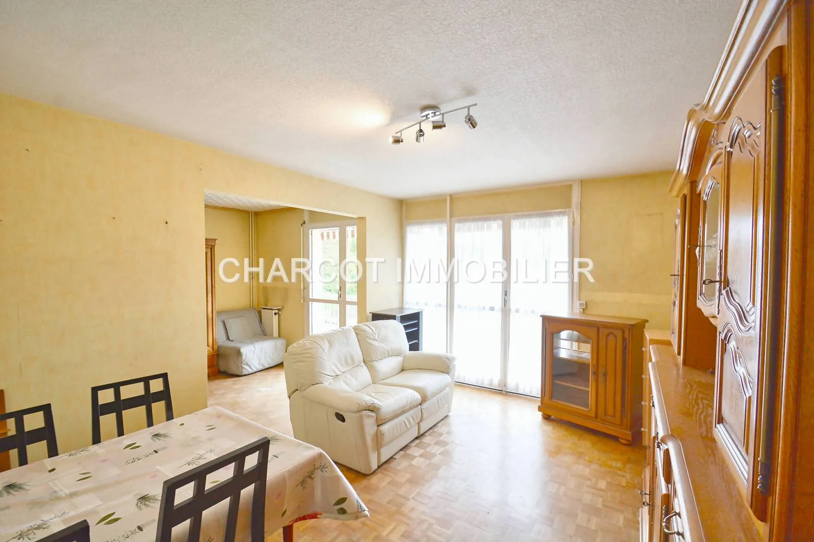 Appartement 3 pièces avec cave, garage et vue dégagée à Sainte-Foy-lès-Lyon 
