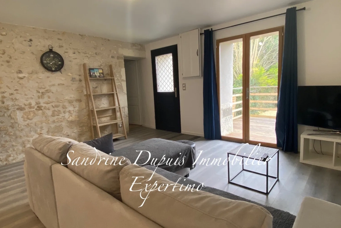Maison charentaise entièrement rénovée avec 3 chambres, garage et belle vue campagne près de Saintes 
