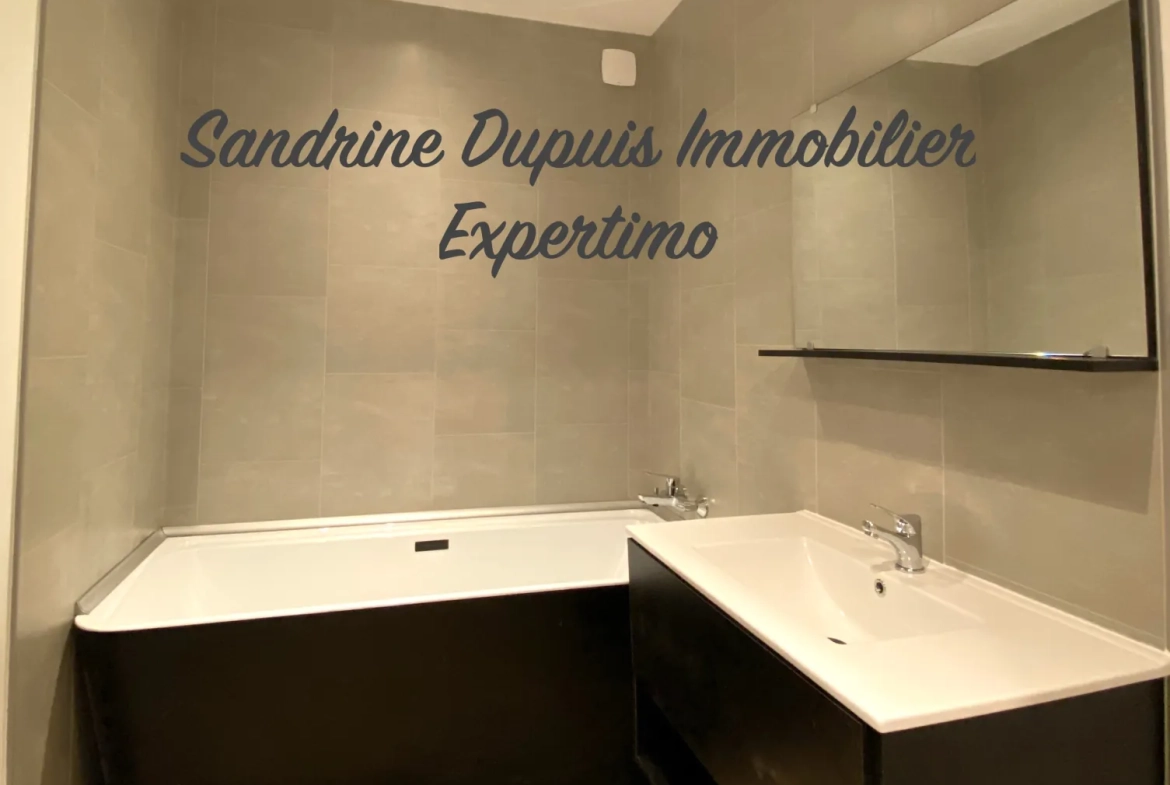Maison charentaise entièrement rénovée avec 3 chambres, garage et belle vue campagne près de Saintes 