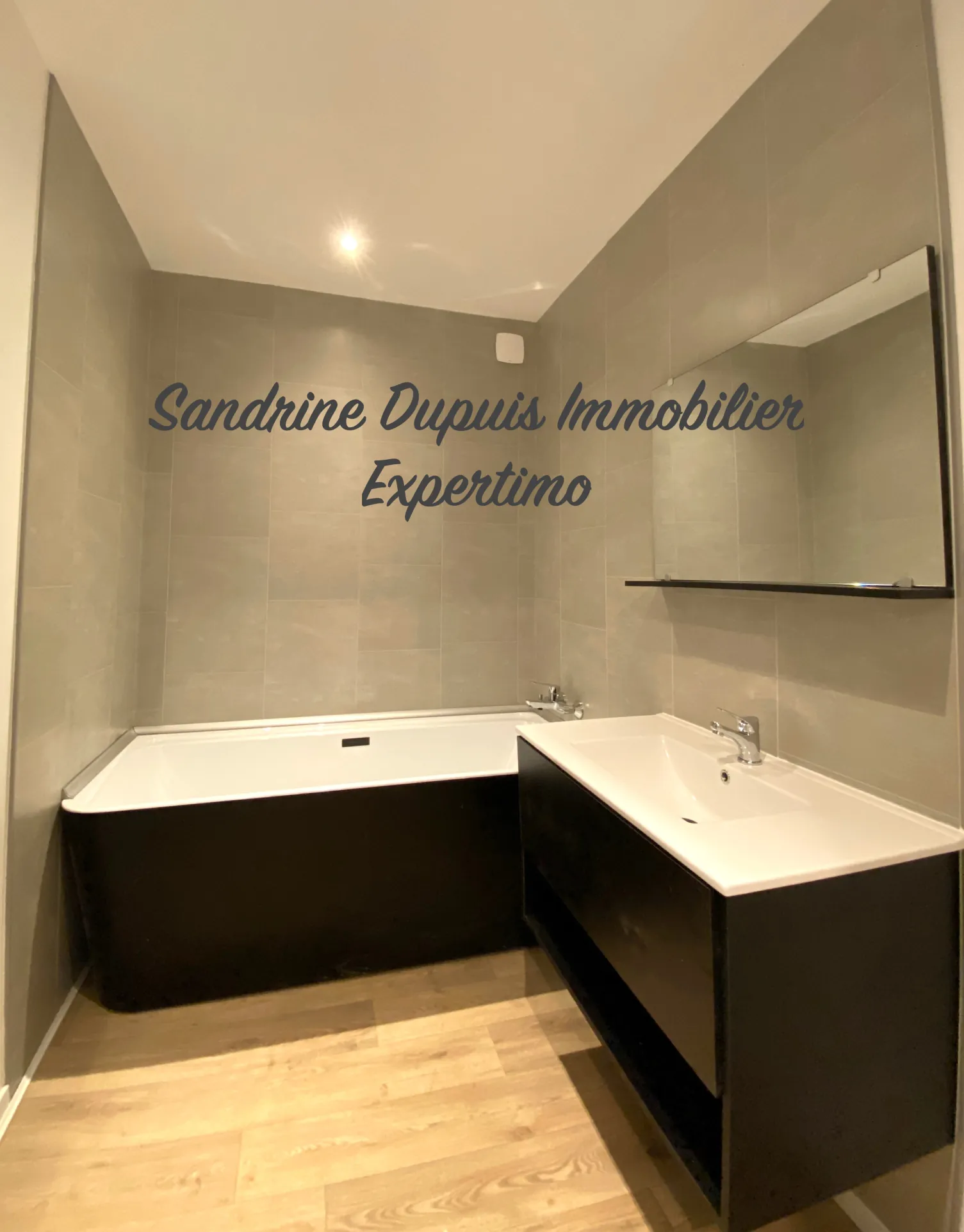 Maison charentaise entièrement rénovée avec 3 chambres, garage et belle vue campagne près de Saintes 
