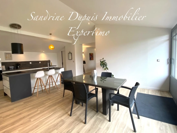 Maison charentaise entièrement rénovée avec 3 chambres, garage et belle vue campagne près de Saintes