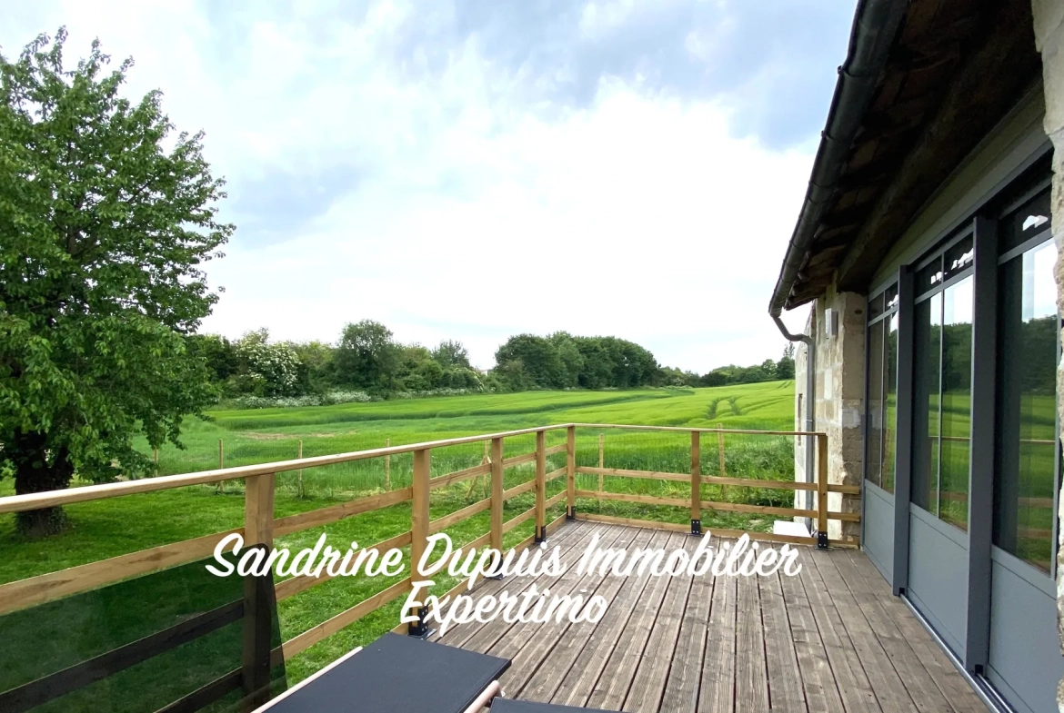 Maison charentaise entièrement rénovée avec 3 chambres, garage et belle vue campagne près de Saintes 