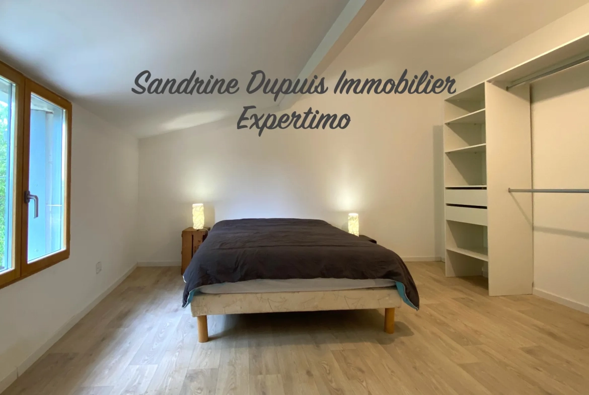 Maison charentaise entièrement rénovée avec 3 chambres, garage et belle vue campagne près de Saintes 