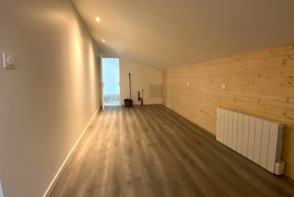 Maison charentaise entièrement rénovée avec 3 chambres, garage et belle vue campagne près de Saintes 