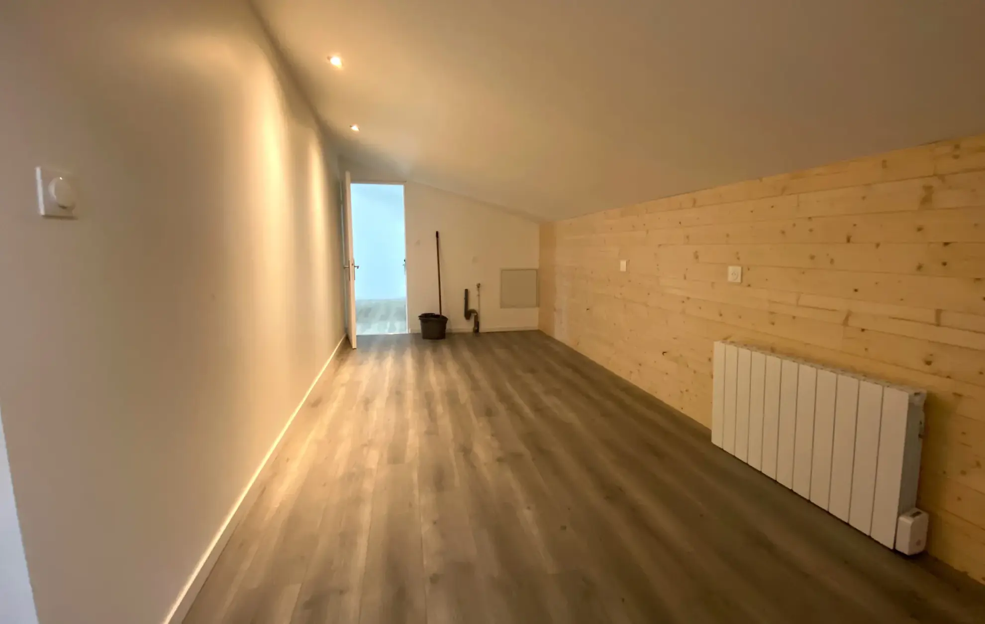 Maison charentaise entièrement rénovée avec 3 chambres, garage et belle vue campagne près de Saintes 