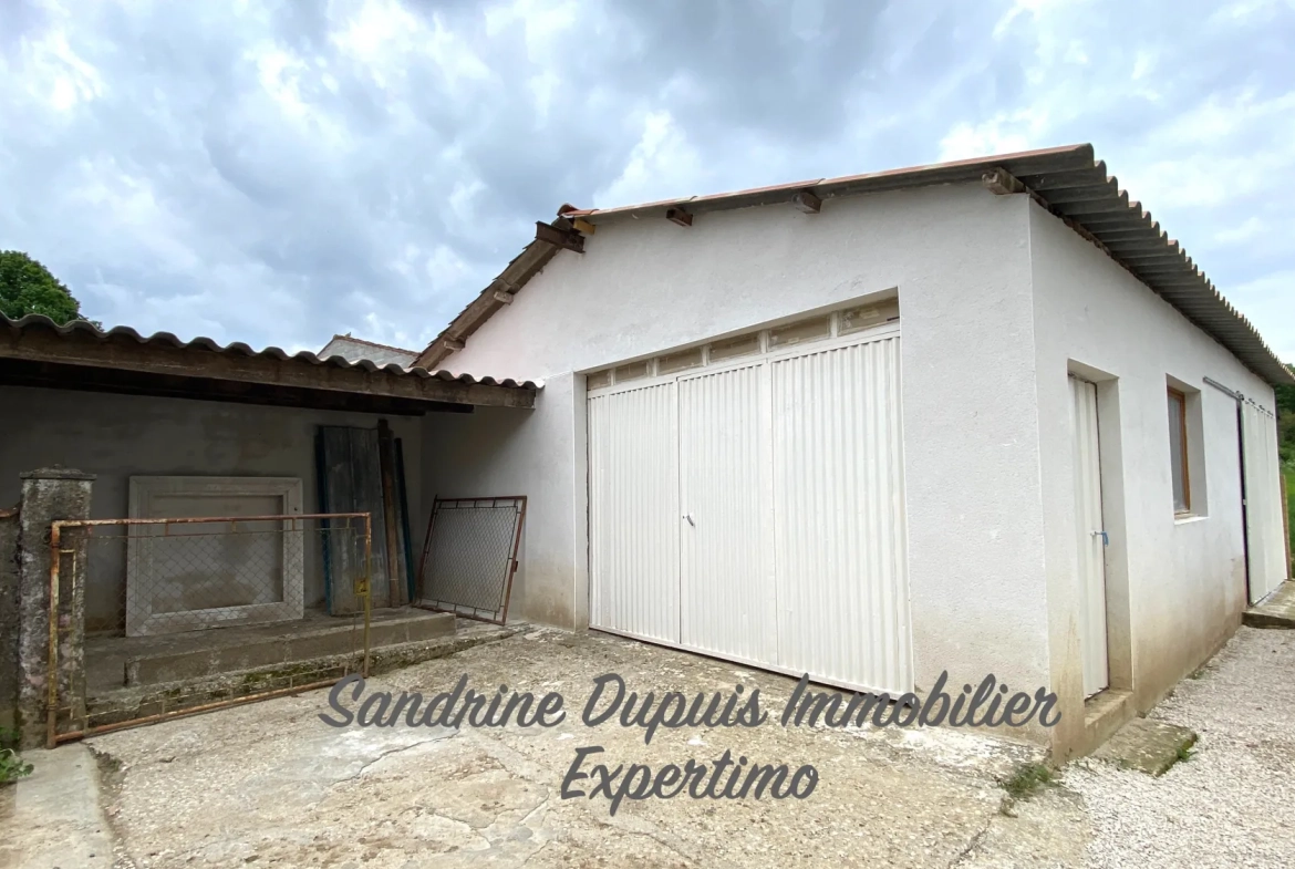 Maison charentaise entièrement rénovée avec 3 chambres, garage et belle vue campagne près de Saintes 
