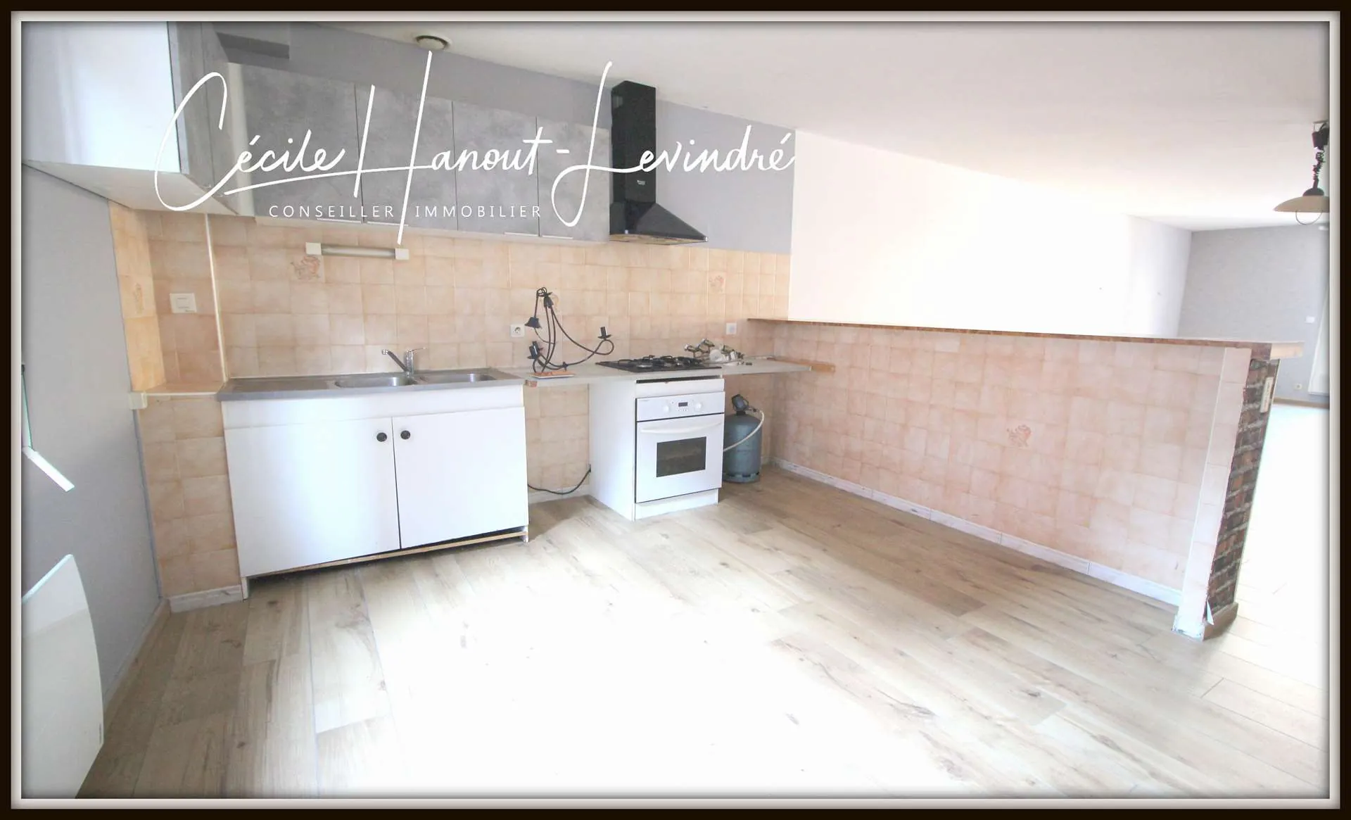 Immeuble locatif à Pontorson avec deux appartements et terrasse exposée 