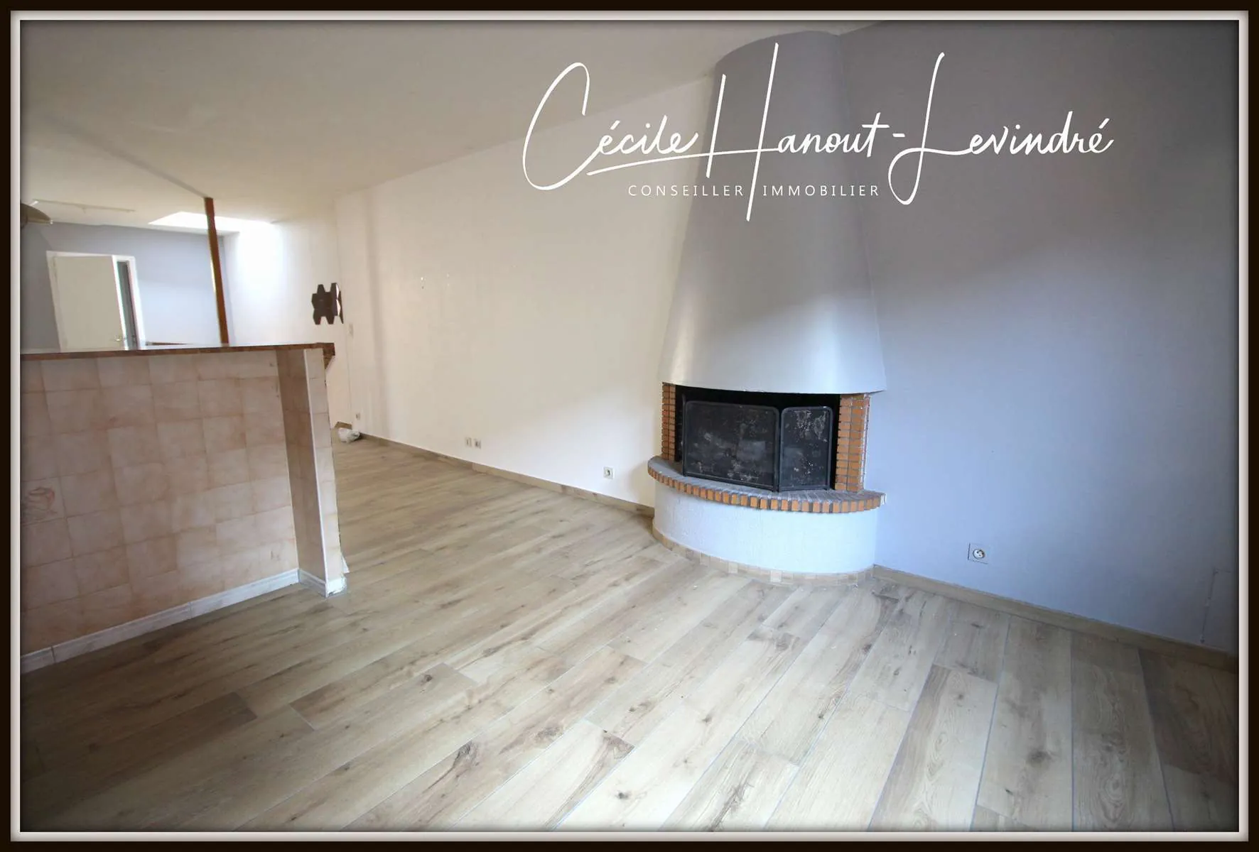 Immeuble locatif à Pontorson avec deux appartements et terrasse exposée 