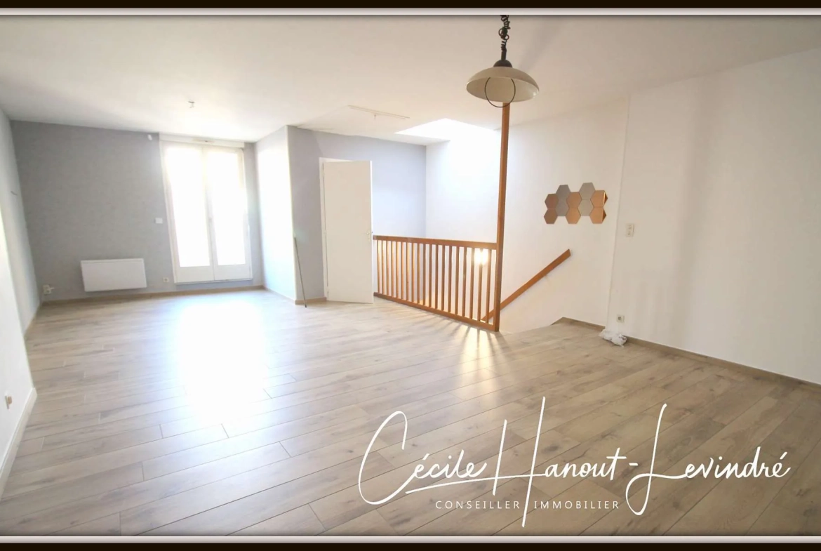 Immeuble locatif à Pontorson avec deux appartements et terrasse exposée 