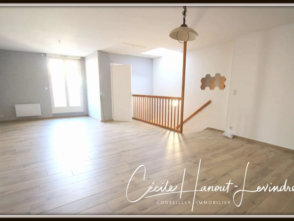Immeuble locatif à Pontorson avec deux appartements et terrasse exposée
